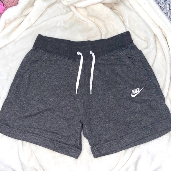Nike grey shorts - Picture 1 of 3